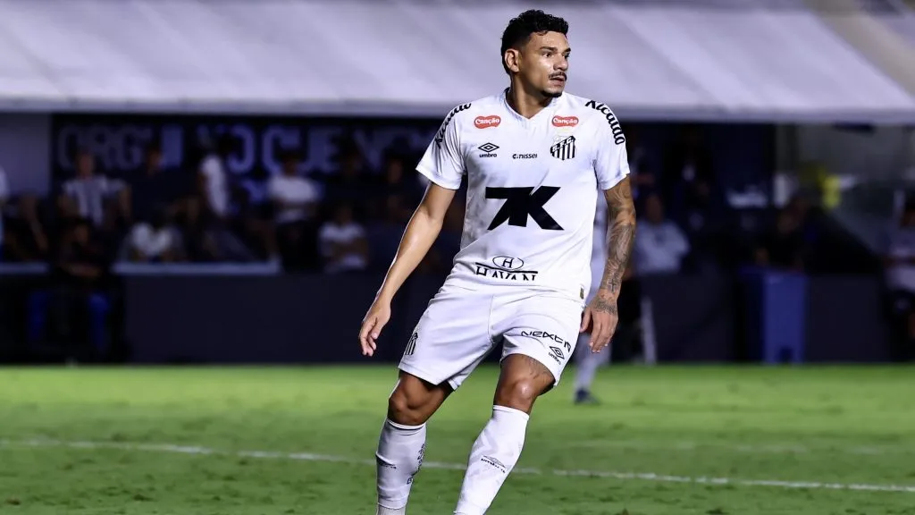 Tiquinho vem buscando recuperar o bom futebol em campo – Foto: Marcello Zambrana/AGIF