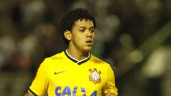 - Romarinho com a camisa do Corinthians (Photo by Felipe Oliveira/Getty Images)
