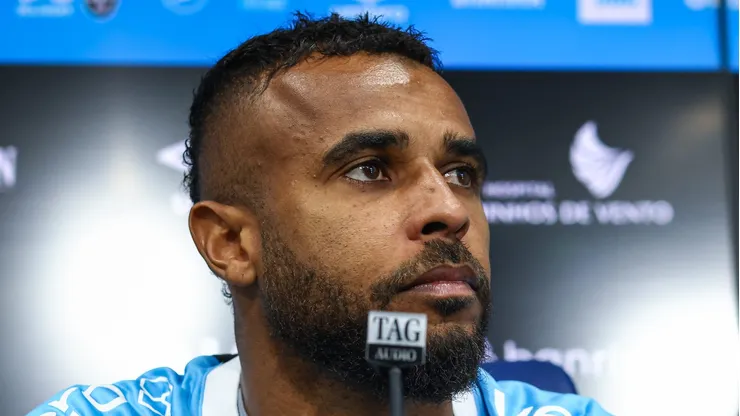 Alex Santana durante a coletiva