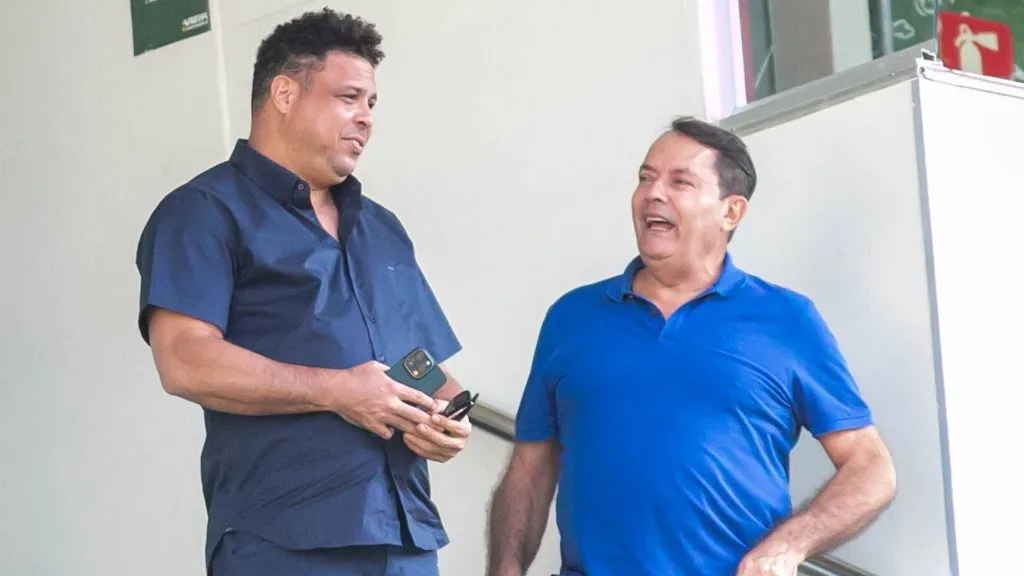 Pedrinho BH ao lado de Ronaldo. O Fenômeno passou o bastão do Clube para Pedrinho – Foto: Fernando Moreno/AGIF