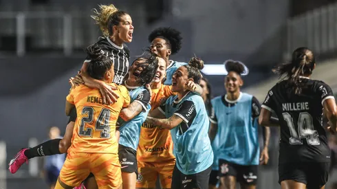 Tamires comemorando gol com a camisa do Corinthians. Foto: Reinaldo Campos/AGIF