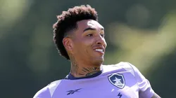 Igor Jesus durante treino do Glorioso na Filadélfia