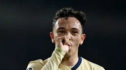 Pepê em ação com a camisa do Porto.