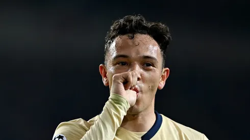 Pepê em ação com a camisa do Porto.