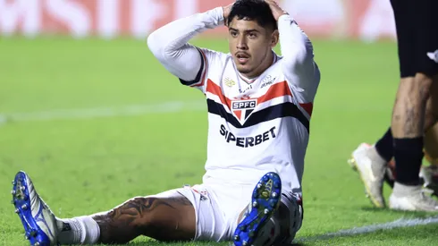 SP - SAO PAULO - 14/05/2025 - COPA LIBERTADORES 2025, SAO PAULO X LIBERTAD - Alan Franco jogador do Sao Paulo lamenta durante partida contra o Libertad no estadio Morumbi pelo campeonato Copa Libertadores 2025. Foto: Marcello Zambrana/AGIF