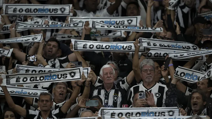 RJ - RIO DE JANEIRO - 18/09/2024 - COPA LIBERTADORES 2024, BOTAFOGO X SAO PAULO - Torcida do Botafogo durante partida contra Sao Paulo no estadio Engenhao pelo campeonato Copa Libertadores 2024. Foto: Jorge Rodrigues/AGIF