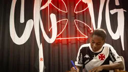 Zagueira, Gabi Rocha, assina com o Gigante da Colina. Foto: Dikran Sahagian/Vasco