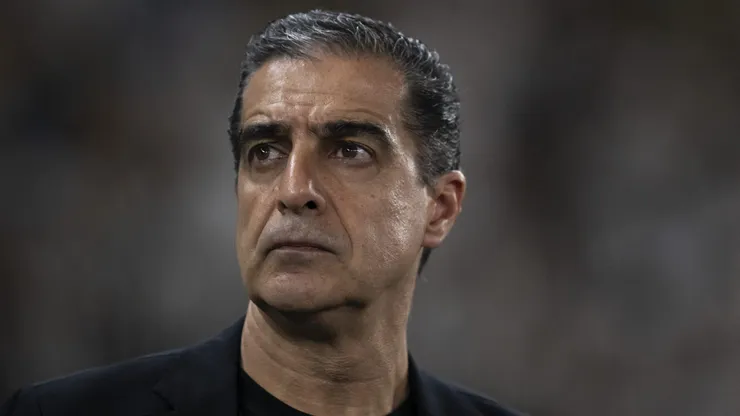 Renato Paiva tecnico do Botafogo durante partida contra o Ceara no estadio Engenhao pelo campeonato Brasileiro A 2025.