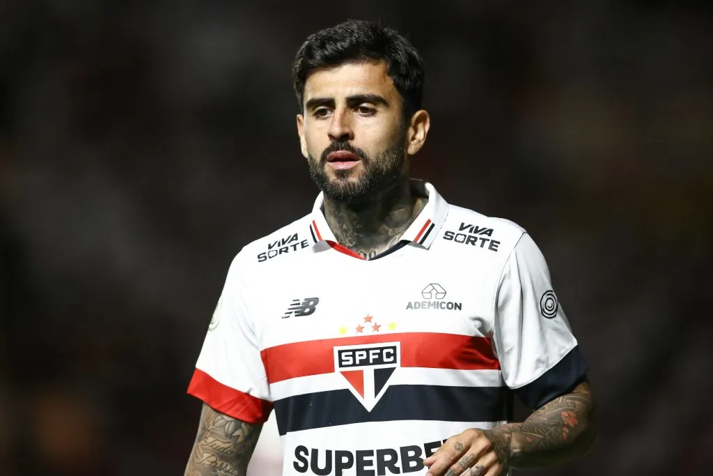 CRICIUMA, BRAZIL – OCTOBER 26: Liziero of Sao Paulo during the match between Criciuma and Sao Paulo as part of Brasileirao 2024 at Heriberto Hulse Stadium on October 26, 2024 in Criciuma, Brazil. (Photo by Pedro H. Tesch/Getty Images)