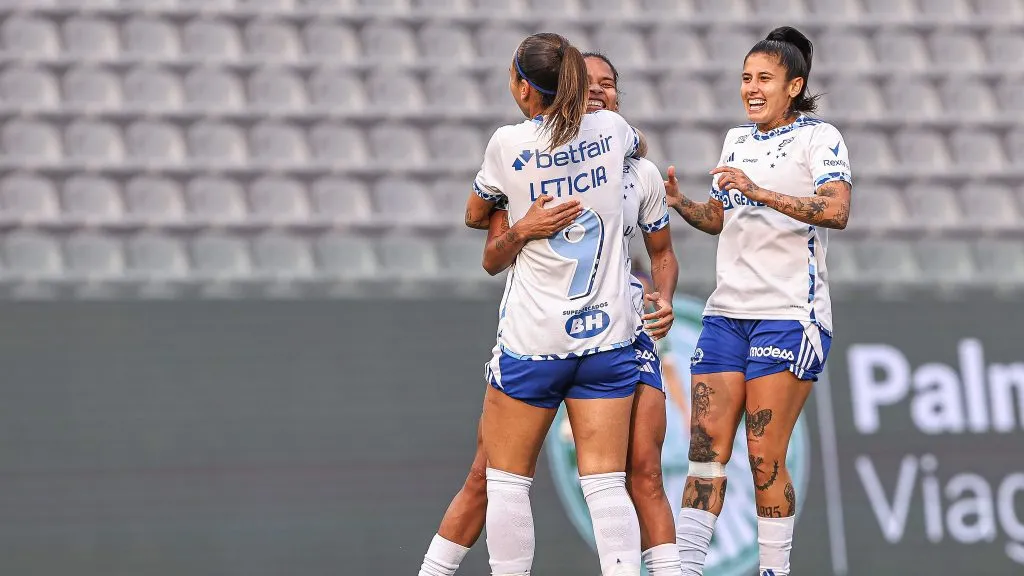Jogadoras do Cruzeiro em campo