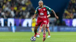 RIYADH, SAUDI ARABIA - FEBRUARY 21: Vitinho of Al-Ettifaq FC runs with the ball during the Saudi Pro League match between Al Nassr v Al Ettifaq at Al -Awwal Park on February 21, 2025 in Riyadh, Saudi Arabia. (Photo by Abdullah Ahmed/Getty Images)