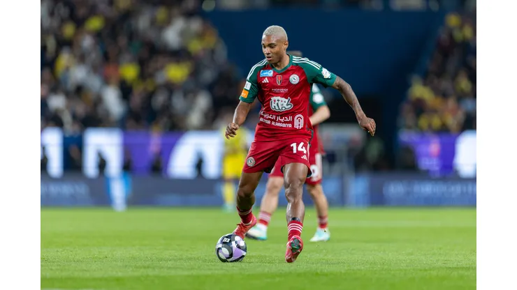 RIYADH, SAUDI ARABIA - FEBRUARY 21: Vitinho of Al-Ettifaq FC runs with the ball during the Saudi Pro League match between Al Nassr v Al Ettifaq at Al -Awwal Park on February 21, 2025 in Riyadh, Saudi Arabia. (Photo by Abdullah Ahmed/Getty Images)