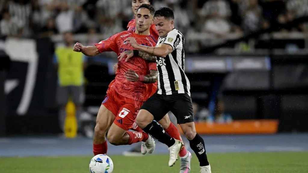 Sepúlveda em ação pela Universidad de Chile contra o Botafogo – Foto: Alexandre Loureiro/AGIF