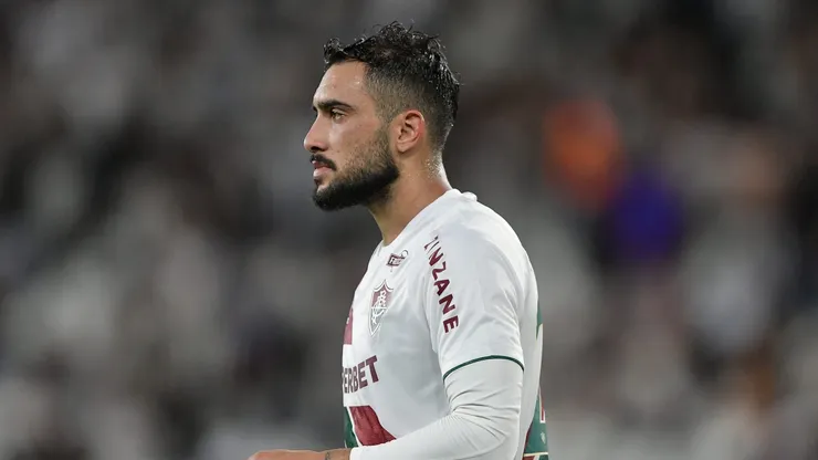 Freytes, jogador do Fluminense, durante partida contra o Botafogo, pelo Brasileirão Betano. Foto: Thiago Ribeiro/AGIF.