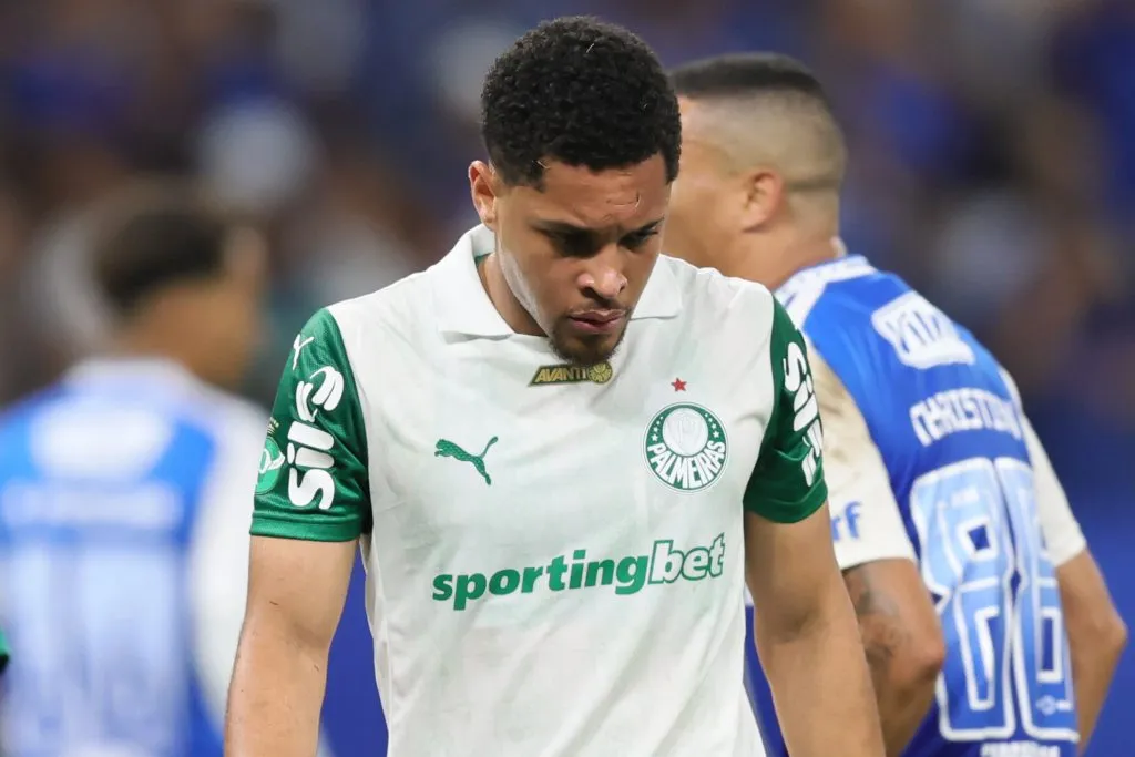 Vitor Roque tenta gol de bicicleta e irrita torcedores do Palmeiras: “Força demais”. Foto: Gilson Lobo/AGIF. Foto: Gilson Lobo/AGIF