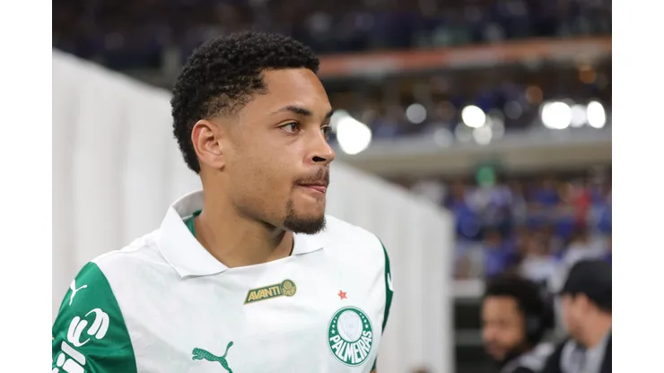 Vitor Roque tenta gol de bicicleta e irrita torcedores do Palmeiras: “Força demais”. Foto: Gilson Lobo/AGIF