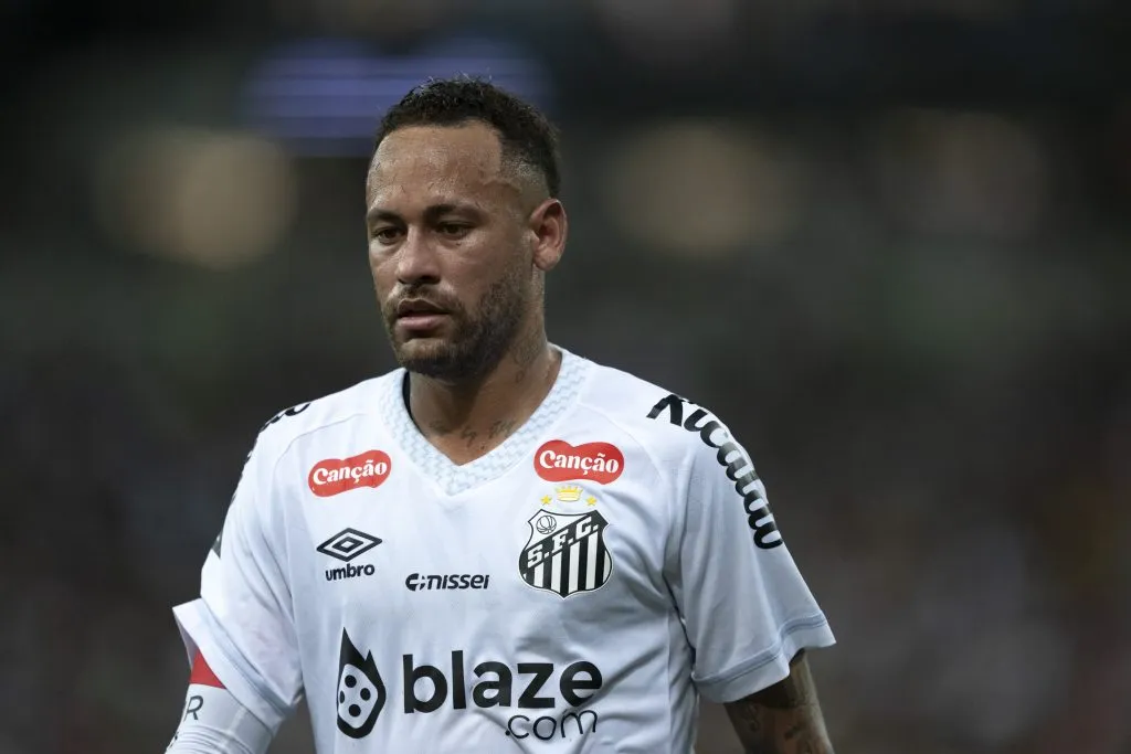 RJ – RIO DE JANEIRO – 13/04/2025 – BRASILEIRO A 2025, FLUMINENSE X SANTOS – Neymar Jr jogador do Santos durante partida contra o Fluminense no estadio Maracana pelo campeonato Brasileiro A 2025. Foto: Jorge Rodrigues/AGIF