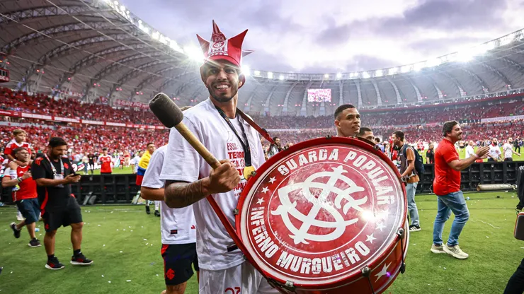 Kaique Rocha jogador do Internacional comemora o titulo apos partida contra o Gremio no estadio Beira-Rio pelo campeonato Gaucho 2025. Foto: Maxi Franzoi/AGIF