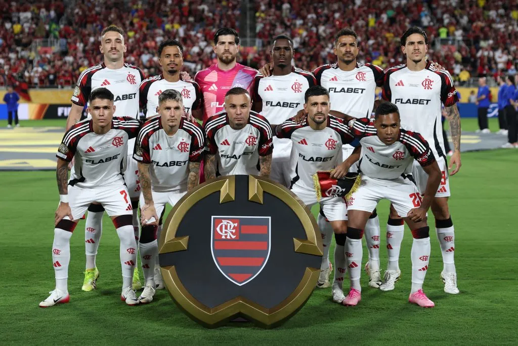 ORLANDO, FLORIDA – JUNE 24: Players of CR Flamengo pose for a team photograph prior to the FIFA Club World Cup 2025 group D match between Los Angeles Football Club and CR Flamengo at Camping World Stadium on June 24, 2025 in Orlando, Florida. (Photo by Dan Mullan/Getty Images)