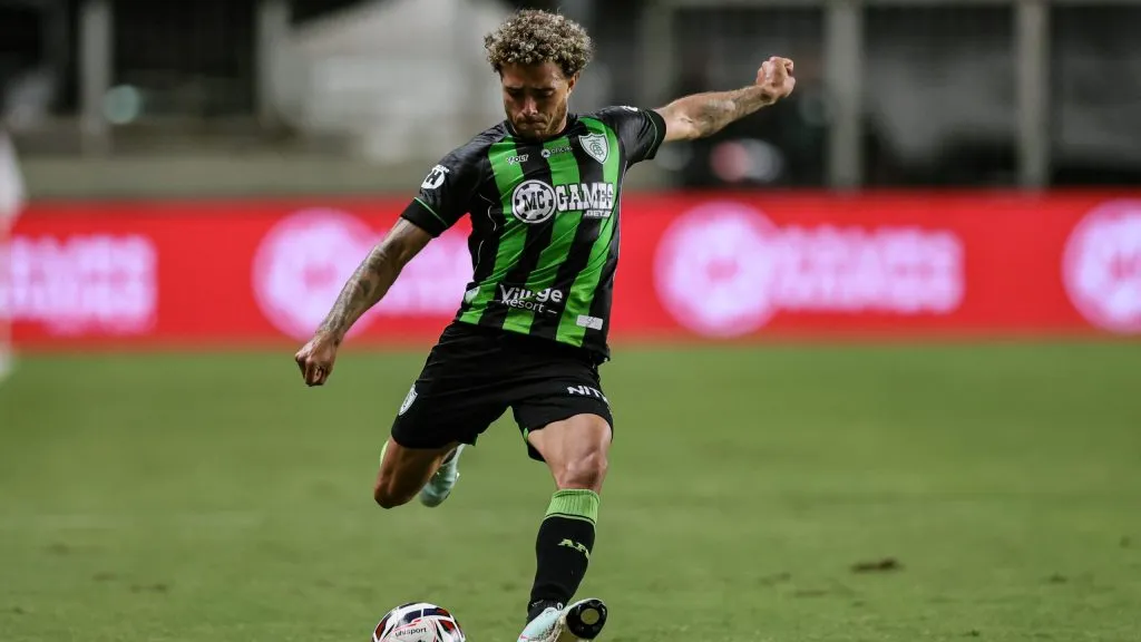 MG – BELO HORIZONTE – 14/05/2025 – BRASILEIRO B 2025, AMERICA-MG X PAYSANDU – Figueiredo jogador do America-MG durante partida contra o Paysandu no estadio Independencia pelo campeonato Brasileiro B 2025. Foto: Gilson Lobo/AGIF