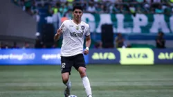 Jair Cunha jogador do Botafogo durante partida contra o Palmeiras no estadio Arena Allianz Parque pelo campeonato Brasileiro A 2025. Foto: Fabio Giannelli/AGIF
