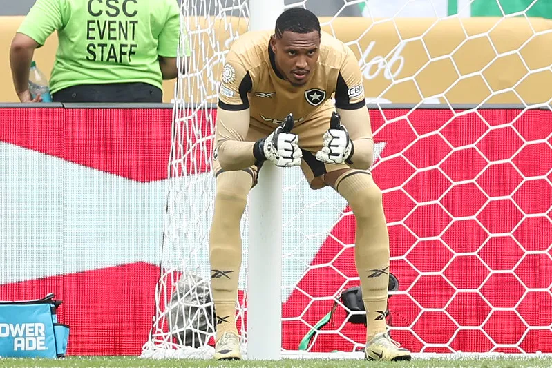 John em ação pelo Botafogo no duelo contra o Palmeiras. Foto: Vitor Silva/Botafogo