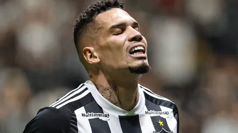 Paulinho é decisivo em Palmeiras x Botafogo e situação desperta reclamação dos atleticanos nas redes sociais.
