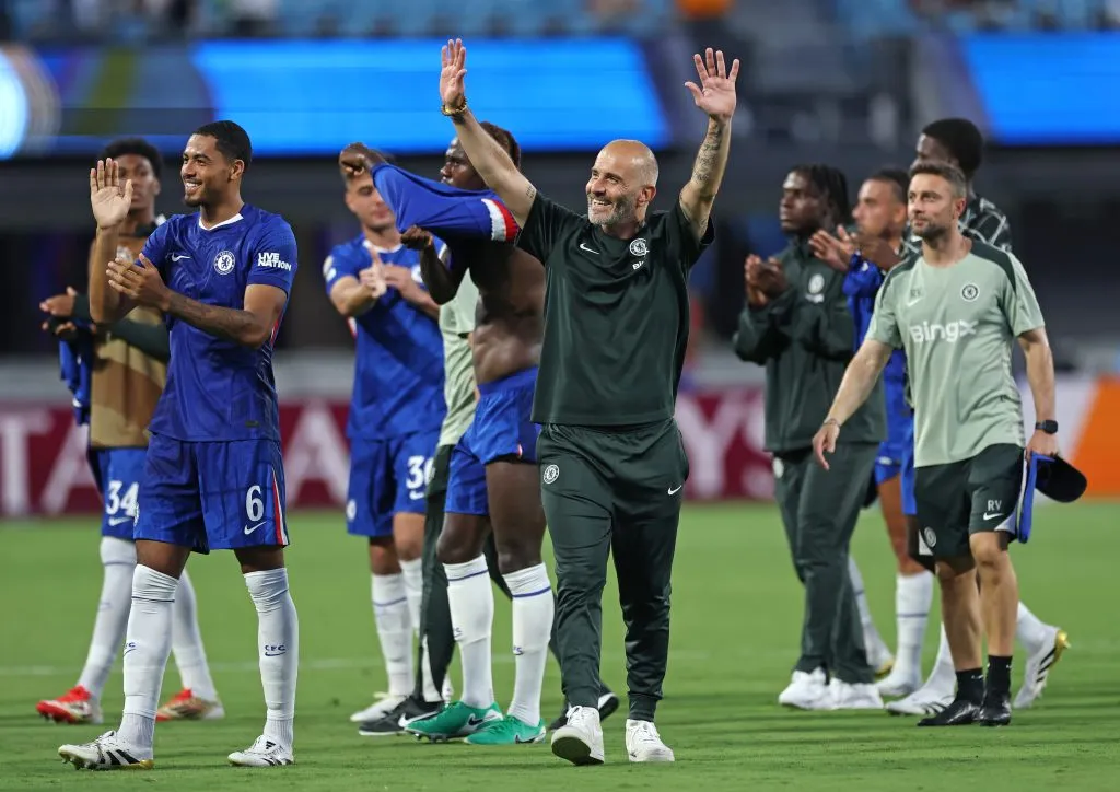 CHARLOTTE, NORTH CAROLINA – JUNE 28: Enzo Maresca, Head Coach of Chelsea FC, acknowledges the crowd following the FIFA Club World Cup 2025 round of 16 match between SL Benfica and Chelsea FC at Bank of America Stadium on June 28, 2025 in Charlotte, North Carolina. (Photo by Buda Mendes/Getty Images)