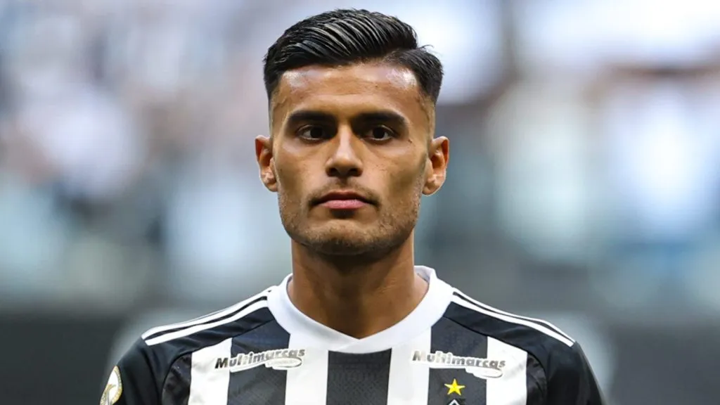 Fausto Vera deve ganhar mais espaço com Sampaoli - Foto: Gilson Lobo/AGIF.