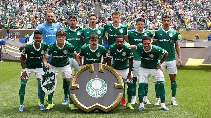 Equipe que começou jogando a partida das oitavas de final.