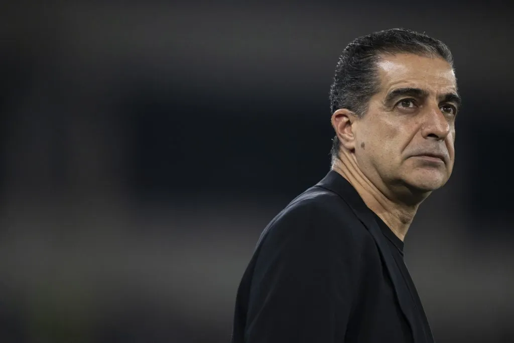 RJ – RIO DE JANEIRO – 04/06/2025 – BRASILEIRO A 2025, BOTAFOGO X CEARA – Renato Paiva tecnico do Botafogo durante partida contra o Ceara no estadio Engenhao pelo campeonato Brasileiro A 2025. Foto: Jorge Rodrigues/AGIF