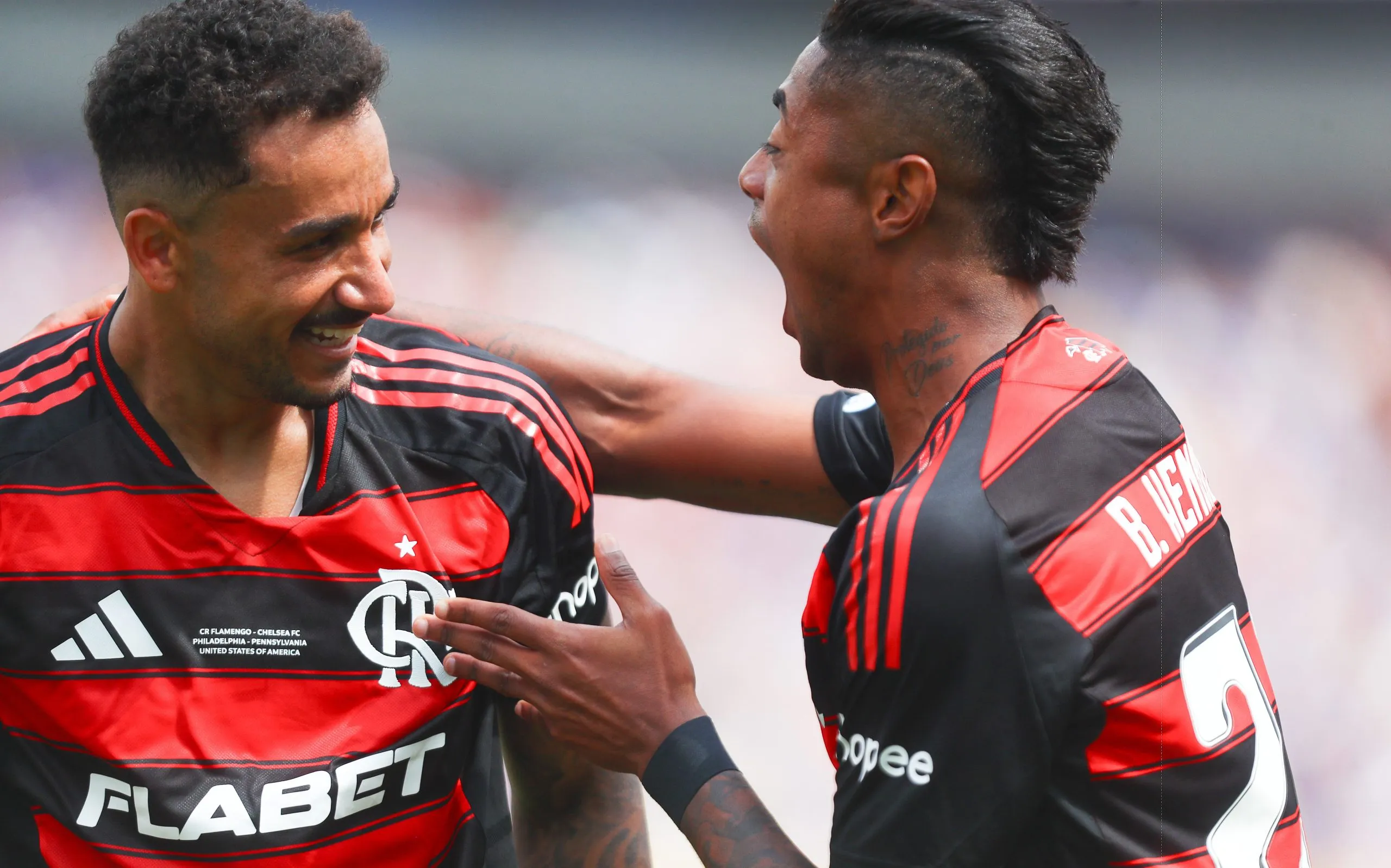 Danilo e Bruno Henrique comemorando gol pelo Mundial de Clubes. Fotos: Gilvan de Souza/Flamengo