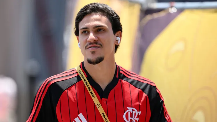 PHILADELPHIA, PENNSYLVANIA - JUNE 20: Pedro #9 of CR Flamengo looks on prior to the FIFA Club World Cup 2025 group D match between CR Flamengo and Chelsea FC at Lincoln Financial Field on June 20, 2025 in Philadelphia, Pennsylvania. (Photo by David Ramos/Getty Images)