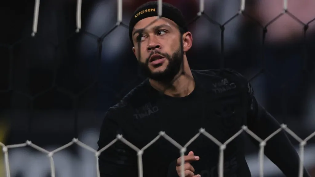 Corinthians ainda deve valor milionário para Memphis Depay - Foto: Ettore Chiereguini/AGIF.