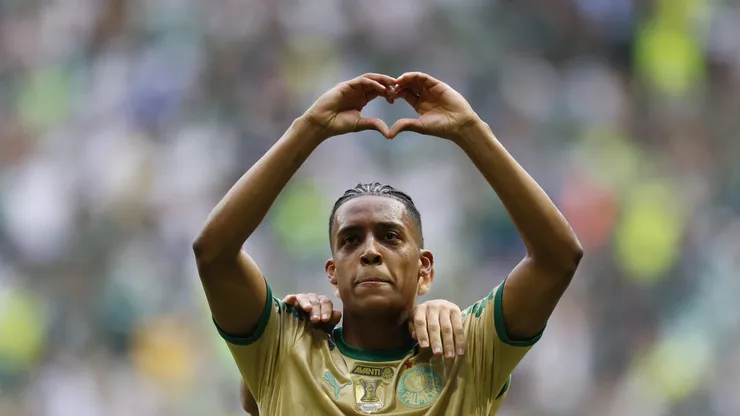 Torcida do Palmeiras invade redes para pedir que Abel não coloque Vanderlan na vaga do suspenso Piquerez contra o Chelsea. (Photo by Miguel Schincariol/Getty Images)