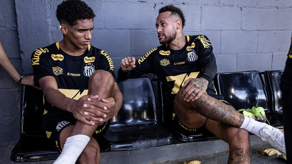 Neymar de volta aos treinos no CT Rei Pelé –  Fotos: Raul Baretta/ Santos FC.