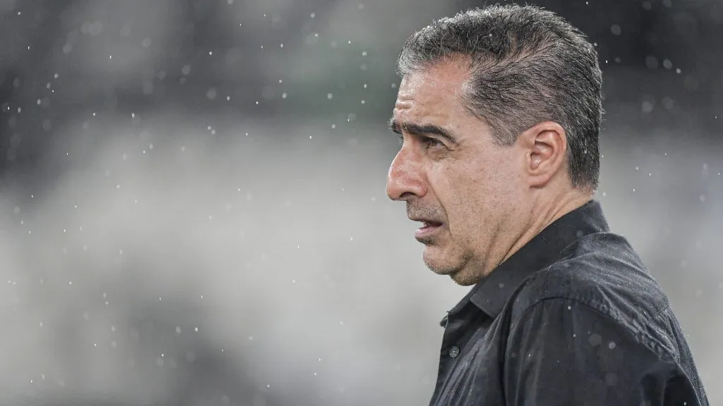 Paiva deixou o Botafogo com menos de 60% de aproveitamento – Foto: Thiago Ribeiro/AGIF