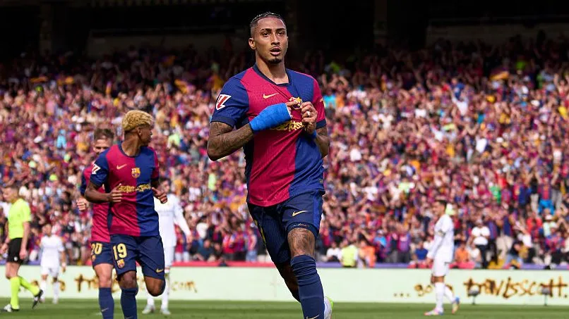 Raphinha pelo Barcelona. Foto: Alex Caparros/Getty Images