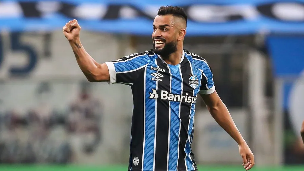RS – Porto Alegre – 05/08/2020 – CAMPEONATO GAUCHO 2020, GREMIO X INTERNACIONAL – Maicon jogador do Gremio comemora seu gol durante partida contra o Internacional no estadio Arena do Gremio pelo campeonato Gaucho 2020. Foto: Pedro H. Tesch/AGIF