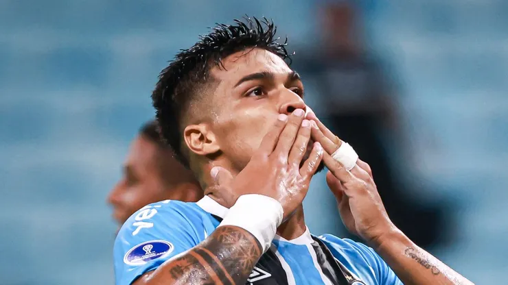 Arezo durante partida pelo Imortal.