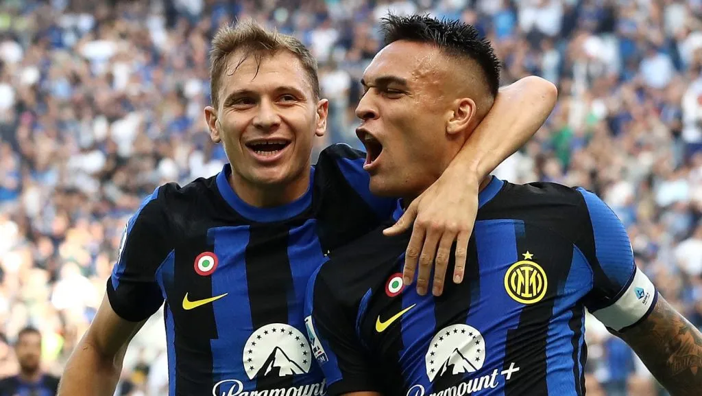 Barella e Lautaro Martínez comemorando gol pela Inter de Milão. (Photo by Marco Luzzani/Getty Images)