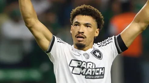 Adryelson segue na mira do Peixe - Foto: Joisel Amaral/AGIF.