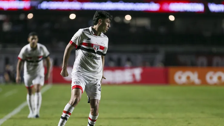 Ferraresi pode ter função nova com Crespo no São Paulo (Photo by Ricardo Moreira/Getty Images)