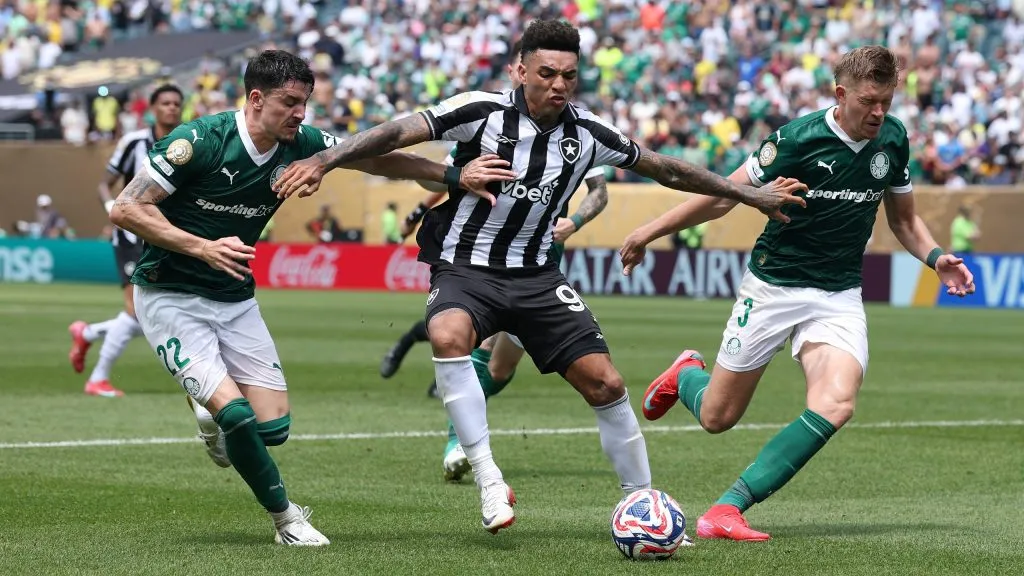 PHILADELPHIA, PENNSYLVANIA – JUNE 28: Igor Jesus #99 of Botafogo battles for possession with Bruno Fuchs #3 and Joaquin Piquerez #22 of Palmeiras during the FIFA Club World Cup 2025 round of 16 match between SE Palmeiras and Botafogo FR at Lincoln Financial Field on June 28, 2025 in Philadelphia, Pennsylvania. (Photo by Francois Nel/Getty Images)