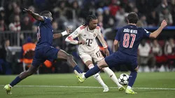 Michael Olise pelo Bayern de Munique em partida diante do PSG. Foto: imageBROKER.com / Alamy Stock Photo