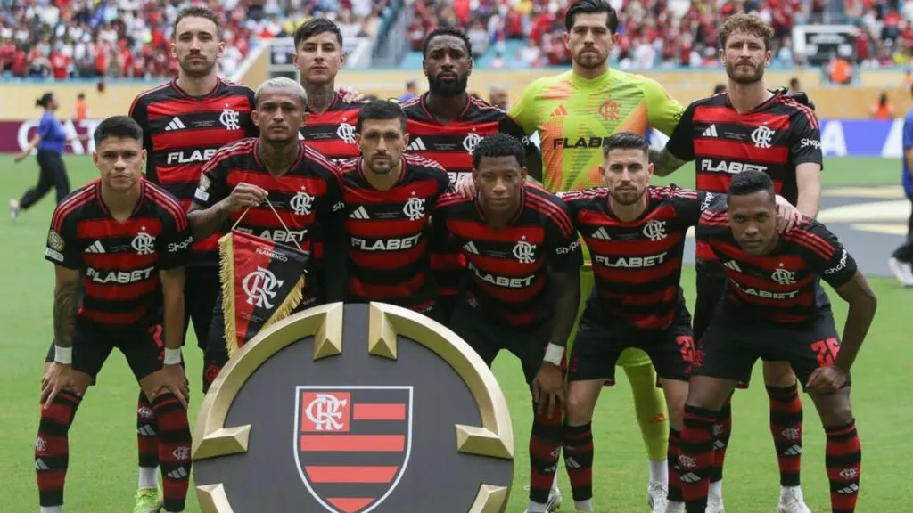 Elenco do Flamengo antes do confronto diante do Bayern de Munique – Foto: Reprodução/Flamengo