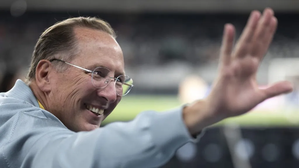 Dono da SAF do Botafogo acompanhando partida pelo Brasileirão – Foto: Jorge Rodrigues/AGIF