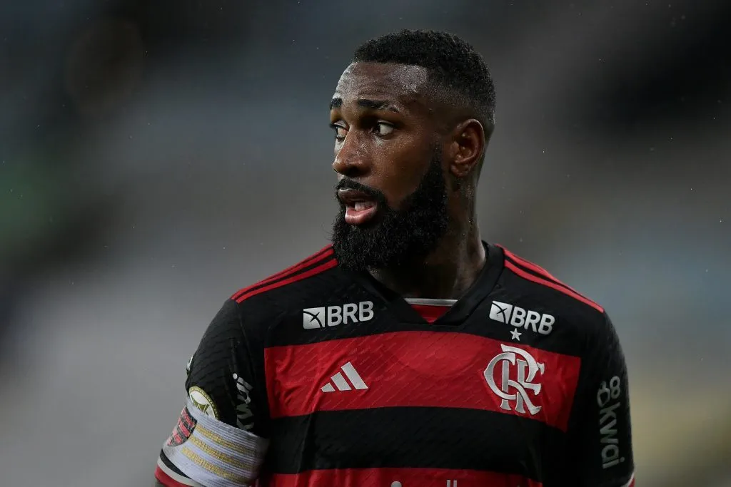 Gerson durante partida pelo Flamengo. Foto: Thiago Ribeiro/AGIF 