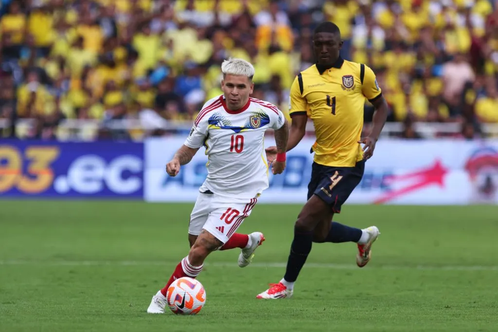 QUITO, ECUADOR – MARCH 21: Yeferson Soteldo of Venezuela controls the ball whilst under pressure from Joel Ordóñez of Ecuador during the South American FIFA World Cup 2026 Qualifier match between Ecuador and Venezuela at Rodrigo Paz Delgado Stadium on March 21, 2025 in Quito, Ecuador. (Photo by Franklin Jacome/Getty Images)
