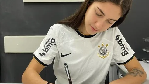 Laura Garcia, de 17 anos assina contrato com o Timão. Foto: Instagram/@laura_g_scheuer